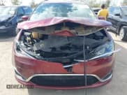 ✅ 2018 Chrysler Pacifica Touring L Plus • VIN: 2C4RC1EG6JR353750 • Lot: 43365347. Wystawiony na IAAI z przebiegiem 103 636 mil. Bezpłatny archiwum sprzedaży aukcyjnych z USA i szczegółowy raport historii pojazdu na DreamBid. Zdjęcie 6.