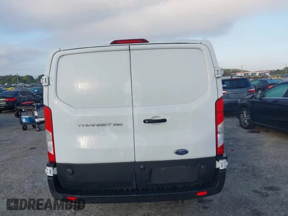 ✅ 2020 Ford Transit Cargo • VIN: 1FTBR1Y80LKB45384 • Lot: 41479703. Wystawiony na IAAI z przebiegiem 63 232 mil. Bezpłatny archiwum sprzedaży aukcyjnych z USA i szczegółowy raport historii pojazdu na DreamBid. Zdjęcie 16.