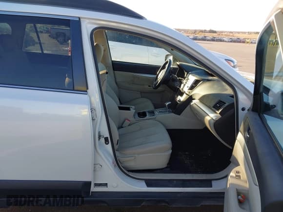 ✅ 2011 Subaru Outback Premium • VIN: 4S4BRCGC9B3386687 • Lot: 43674430. Listed on IAAI with 84,725 mi. Free auction sales archive from the USA and detailed vehicle history report at DreamBid. Image 5.