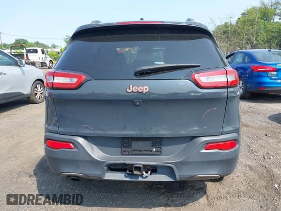 ✅ 2017 Jeep Cherokee Latitude • VIN: 1C4PJLCB7HW507397 • Lot: 42382161. Wystawiony na IAAI z przebiegiem 87 359 mil. Bezpłatny archiwum sprzedaży aukcyjnych z USA i szczegółowy raport historii pojazdu na DreamBid. Zdjęcie 16.