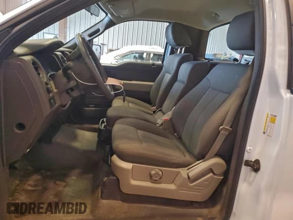 ✅ 2010 Ford F-150 XL • VIN: 1FTNF1EV0AKE80108 • Lot: 93511355. Wystawiony na Copart z przebiegiem 61 982 mil. Bezpłatny archiwum sprzedaży aukcyjnych z USA i szczegółowy raport historii pojazdu na DreamBid. Zdjęcie 7.