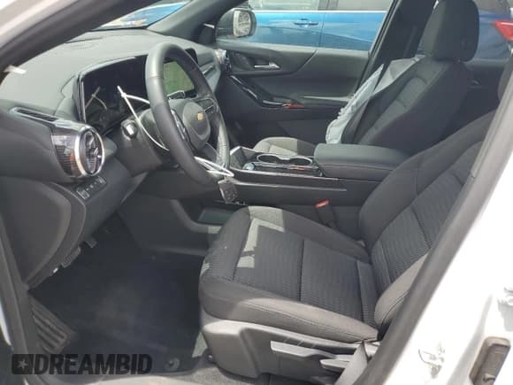 ✅ 2025 Chevrolet Equinox AWD LT • VIN: 3GNAXPEG1SL293600 • Lot: 65514985. Wystawiony na Copart z przebiegiem 4 006 mil. Bezpłatny archiwum sprzedaży aukcyjnych z USA i szczegółowy raport historii pojazdu na DreamBid. Zdjęcie 7.