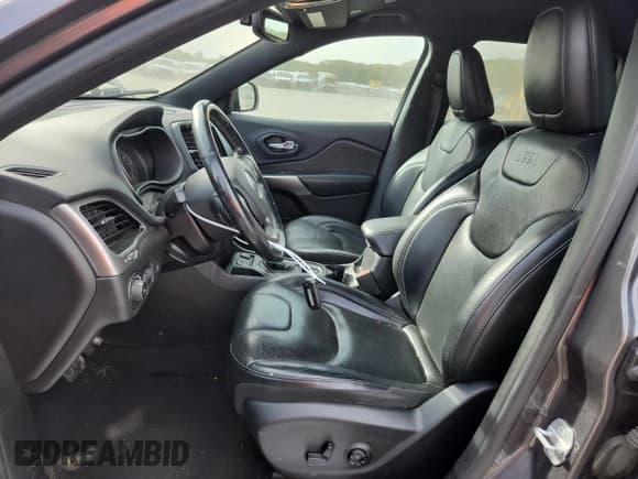 ✅ 2019 Jeep Cherokee Limited • VIN: 1C4PJLDN7KD370103 • Lot: 80406065. Listed on Copart with 105,951 mi. Free auction sales archive from the USA and detailed vehicle history report at DreamBid. Image 7.