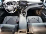 ✅ 2023 Toyota Camry SE Nightshade • VIN: 4T1G11AK1PU151896 • Lot: 84946775. Wystawiony na Copart z przebiegiem 50 465 mil. Bezpłatny archiwum sprzedaży aukcyjnych z USA i szczegółowy raport historii pojazdu na DreamBid. Zdjęcie 8.