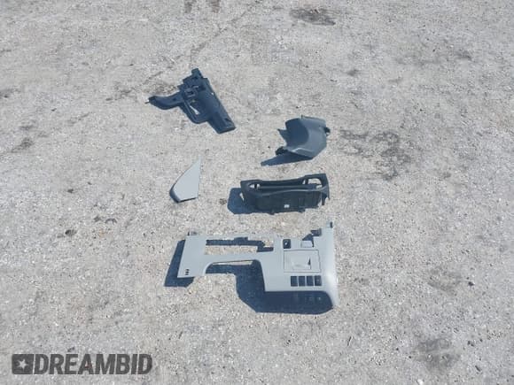 ✅ 2017 Toyota Highlander XLE • VIN: 5TDKZRFH6HS205427 • Lot: 42581825. Listed on IAAI with Not provided. Free auction sales archive from the USA and detailed vehicle history report at DreamBid. Image 12.