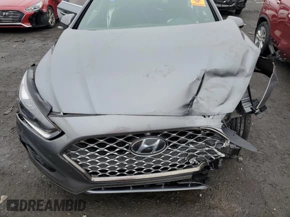 ✅ 2019 Hyundai Sonata Limited • VIN: 5NPE34AB6KH771007 • Lot: 70414722. Listed on Copart with 22,243 mi. Free auction sales archive from the USA and detailed vehicle history report at DreamBid. Image 12.