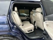 ✅ 2020 BMW X7 M50i • VIN: 5UXCX6C08L9B32979 • Lot: 93006545. Wystawiony na Copart z przebiegiem 95 146 mil. Bezpłatny archiwum sprzedaży aukcyjnych z USA i szczegółowy raport historii pojazdu na DreamBid. Zdjęcie 9.