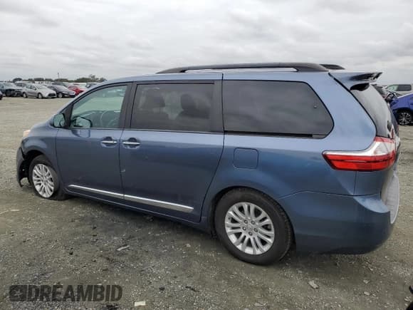 ✅ 2017 Toyota Sienna XLE • VIN: 5TDYZ3DC3HS781989 • Lot: 93470555. Wystawiony na Copart z przebiegiem 68 810 mil. Bezpłatny archiwum sprzedaży aukcyjnych z USA i szczegółowy raport historii pojazdu na DreamBid. Zdjęcie 2.