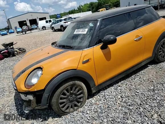 2015 MINI Hardtop with VIN WMWXM5C52FT973831, listed as a Copart auction lot 68501305 with 188,622 mi miles and Salvage title. Bid and sale history available at DreamBid. Image 13.