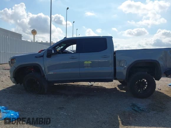✅ 2024 GMC Sierra 1500 AT4 • VIN: 1GTUUEEL8RZ370157 • Лот: 42926287. Опубликован ранее на IAAI с пробегом 9 636 миль. Бесплатный доступ к архиву аукционных продаж из США и подробный отчёт об истории автомобиля на DreamBid. Изображение 14.