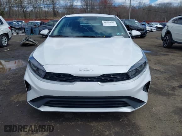 ✅ 2023 Kia Forte LXS • VIN: 3KPF24AD2PE694057 • Lot: 41973612. Wystawiony na IAAI z przebiegiem 18 051 mil. Bezpłatny archiwum sprzedaży aukcyjnych z USA i szczegółowy raport historii pojazdu na DreamBid. Zdjęcie 12.