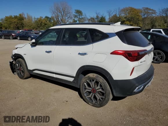 ✅ 2022 Kia Seltos SX • VIN: KNDETCA2XN7278322 • Lot: 82550575. Wystawiony na Copart z przebiegiem 53 869 mil. Bezpłatny archiwum sprzedaży aukcyjnych z USA i szczegółowy raport historii pojazdu na DreamBid. Zdjęcie 2.
