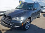 ✅ 2012 BMW X5 50i • VIN: 5UXZV8C57CL425537 • Lot: 43206340. Wystawiony na IAAI z przebiegiem 158 281 mil. Bezpłatny archiwum sprzedaży aukcyjnych z USA i szczegółowy raport historii pojazdu na DreamBid. Zdjęcie 2.