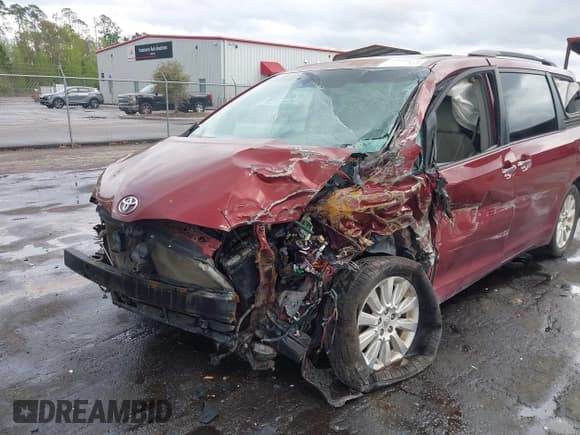 ✅ 2013 Toyota Sienna XLE • VIN: 5TDDK3DC0DS052412 • Lot: 41850630. Listed on IAAI with Not provided. Free auction sales archive from the USA and detailed vehicle history report at DreamBid. Image 6.