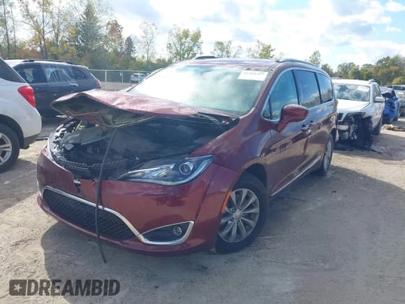 ✅ 2018 Chrysler Pacifica Touring L Plus • VIN: 2C4RC1EG6JR353750 • Lot: 43365347. Wystawiony na IAAI z przebiegiem 103 636 mil. Bezpłatny archiwum sprzedaży aukcyjnych z USA i szczegółowy raport historii pojazdu na DreamBid. Zdjęcie 2.