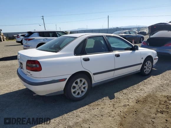 ✅ 2000 Volvo S40 • VIN: YV1VS2554YF510354 • Lot: 56751715. Wystawiony na Copart z przebiegiem 246 894 mil. Bezpłatny archiwum sprzedaży aukcyjnych z USA i szczegółowy raport historii pojazdu na DreamBid. Zdjęcie 3.