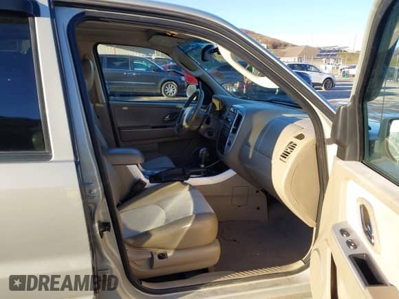 2006 Mercury Mariner Luxury с VIN 4M2YU571X6DJ08480, выставлен на аукционе IAAI как лот 41094486 с пробегом 138 138 миль миль и . История ставок и продаж доступна на DreamBid. Изображение 5.