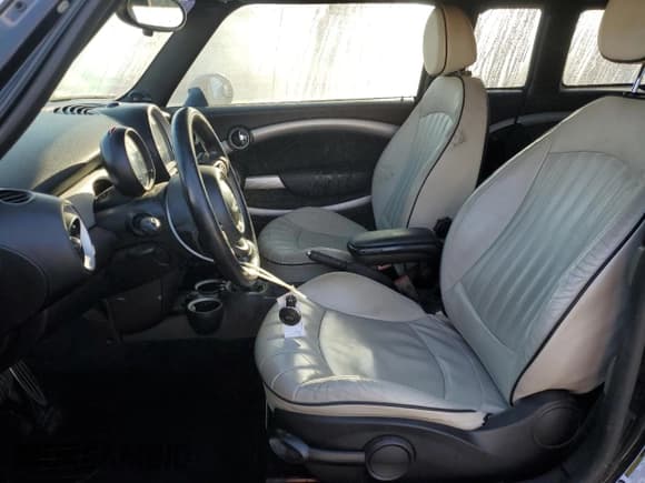 ✅ 2012 MINI Clubman S • VIN: WMWZG3C50CTY38041 • Lot: 91230425. Wystawiony na Copart z przebiegiem 127 859 mil. Bezpłatny archiwum sprzedaży aukcyjnych z USA i szczegółowy raport historii pojazdu na DreamBid. Zdjęcie 7.