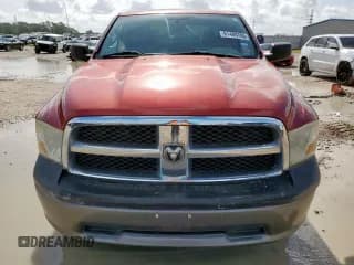 ✅ 2010 Dodge 1500 ST • VIN: 3D7JB1EKXAG107462 • Lot: 61400705. Wystawiony na Copart z przebiegiem 72 241 mil. Bezpłatny archiwum sprzedaży aukcyjnych z USA i szczegółowy raport historii pojazdu na DreamBid. Zdjęcie 5.