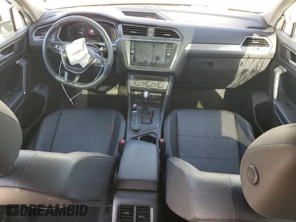 ✅ 2020 Volkswagen Tiguan SE • VIN: 3VV2B7AX5LM007911 • Lot: 89638595. Wystawiony na Copart z przebiegiem 103 868 mil. Bezpłatny archiwum sprzedaży aukcyjnych z USA i szczegółowy raport historii pojazdu na DreamBid. Zdjęcie 8.