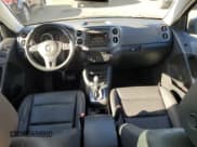 ✅ 2017 Volkswagen Tiguan Wolfsburg Edition • VIN: WVGRV7AX8HK002684 • Lot: 90586635. Wystawiony na Copart z przebiegiem 156 594 mil. Bezpłatny archiwum sprzedaży aukcyjnych z USA i szczegółowy raport historii pojazdu na DreamBid. Zdjęcie 8.