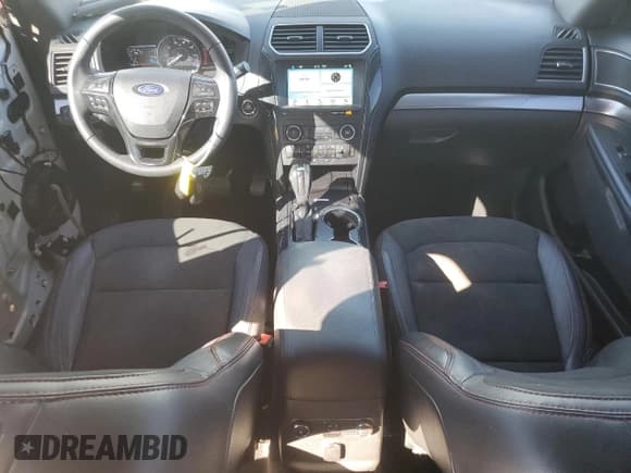 ✅ 2018 Ford Explorer XLT • VIN: 1FM5K7DH8JGB79689 • Lot: 90611485. Wystawiony na Copart z przebiegiem 74 900 mil. Bezpłatny archiwum sprzedaży aukcyjnych z USA i szczegółowy raport historii pojazdu na DreamBid. Zdjęcie 8.