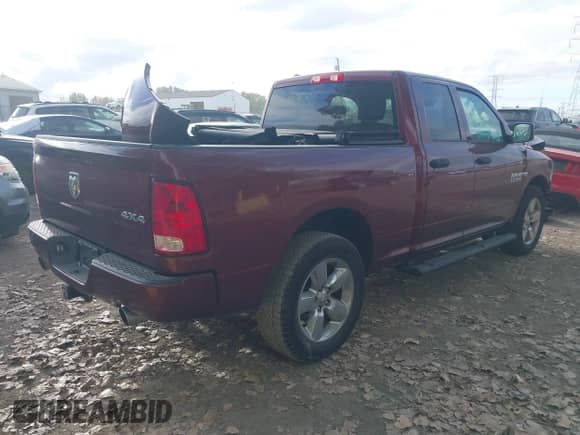 2018 Ram 1500 Express z VIN 1C6RR7FT2JS307996, wystawiony jako IAAI lot #43360537 z przebiegiem 81 154 mil mil oraz . Historia ofert i sprzedaży dostępna na DreamBid. Obrazek 4.