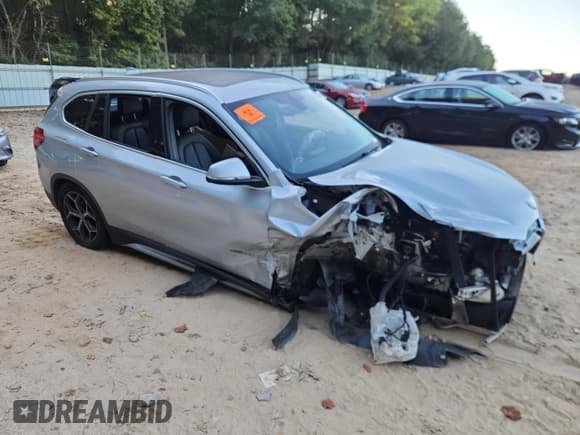 ✅ 2018 BMW X1 sDrive28i • VIN: WBXHU7C33J5L05523 • Lot: 84926235. Wystawiony na Copart z przebiegiem Nie podano. Bezpłatny archiwum sprzedaży aukcyjnych z USA i szczegółowy raport historii pojazdu na DreamBid. Zdjęcie 4.