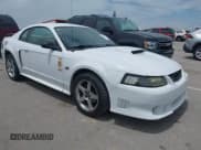 ✅ 2001 Ford Mustang GT Deluxe • VIN: 1FAFP42X01F121624 • Лот: 42365210. Опубликован ранее на IAAI с пробегом 199 088 миль. Бесплатный доступ к архиву аукционных продаж из США и подробный отчёт об истории автомобиля на DreamBid. Изображение 1.