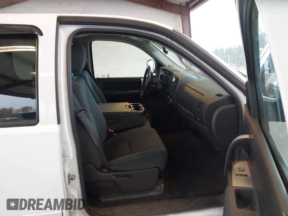 ✅ 2009 Chevrolet Silverado 1500 • VIN: 2GCFK135091126412 • Lot: 43780738. Wystawiony na IAAI z przebiegiem 136 801 mil. Bezpłatny archiwum sprzedaży aukcyjnych z USA i szczegółowy raport historii pojazdu na DreamBid. Zdjęcie 5.