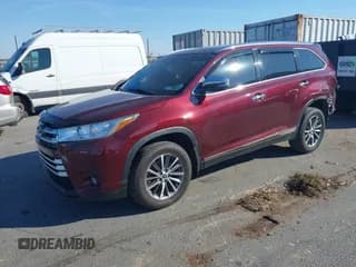 ✅ 2019 Toyota Highlander XLE • VIN: 5TDJZRFH6KS730524 • Lot: 43719741. Wystawiony na IAAI z przebiegiem 94 639 mil. Bezpłatny archiwum sprzedaży aukcyjnych z USA i szczegółowy raport historii pojazdu na DreamBid. Zdjęcie 2.