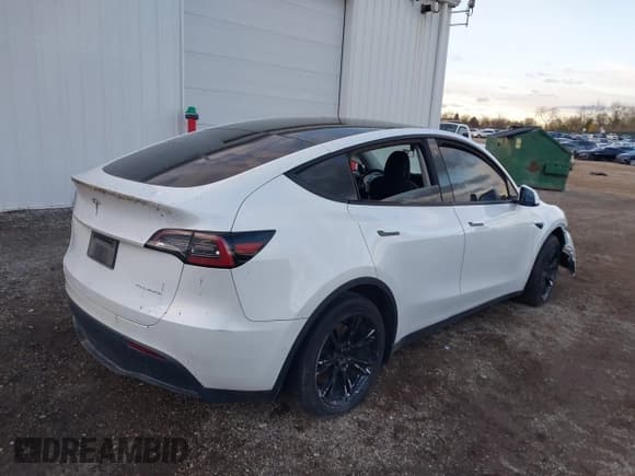 ✅ 2020 Tesla Model Y Long Range • VIN: 5YJYGDEE3LF017097 • Lot: 43648431. Wystawiony na IAAI z przebiegiem 130 854 mil. Bezpłatny archiwum sprzedaży aukcyjnych z USA i szczegółowy raport historii pojazdu na DreamBid. Zdjęcie 4.