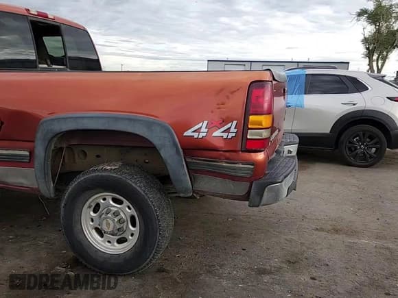✅ 2001 Chevrolet Silverado 2500HD LS • VIN: 1GCHK29G21E266441 • Лот: 81143835. Опубликован ранее на Copart с пробегом Не указан. Бесплатный доступ к архиву аукционных продаж из США и подробный отчёт об истории автомобиля на DreamBid. Изображение 13.