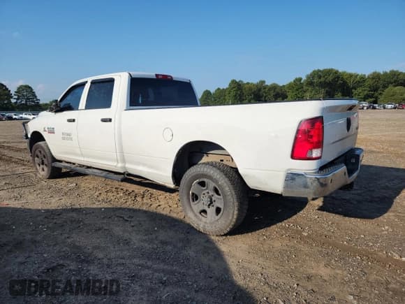 ✅ 2018 Ram 2500 Tradesman • VIN: 3C6UR5HL1JG206774 • Lot: 71369975. Wystawiony na Copart z przebiegiem 248 279 mil. Bezpłatny archiwum sprzedaży aukcyjnych z USA i szczegółowy raport historii pojazdu na DreamBid. Zdjęcie 2.