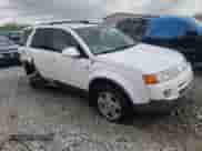 2005 Saturn VUE z VIN 5GZCZ53495S814043, wystawiony jako Copart lot #50958264 z przebiegiem 183 442 mil mil oraz Nie do naprawy • Non repairable. Historia ofert i sprzedaży dostępna na DreamBid. Obrazek 4.