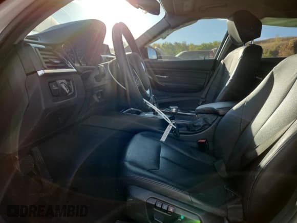 ✅ 2014 BMW 3 Series 328i xDrive • VIN: WBA3B5C52EP652755 • Lot: 84441905. Wystawiony na Copart z przebiegiem 71 024 mil. Bezpłatny archiwum sprzedaży aukcyjnych z USA i szczegółowy raport historii pojazdu na DreamBid. Zdjęcie 7.