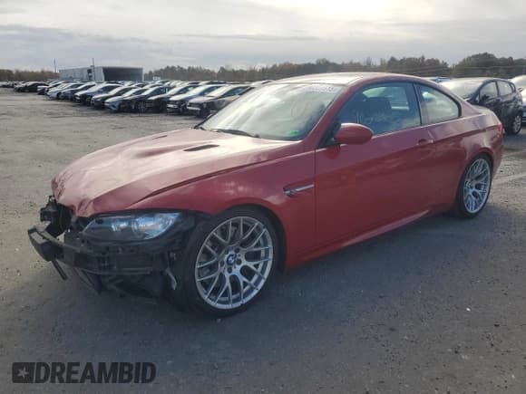 ✅ 2013 BMW M3 • VIN: WBSKG9C53DJ593152 • Лот: 90209515. Опубликован ранее на Copart с пробегом 83 566 миль. Бесплатный доступ к архиву аукционных продаж из США и подробный отчёт об истории автомобиля на DreamBid. Изображение 1.