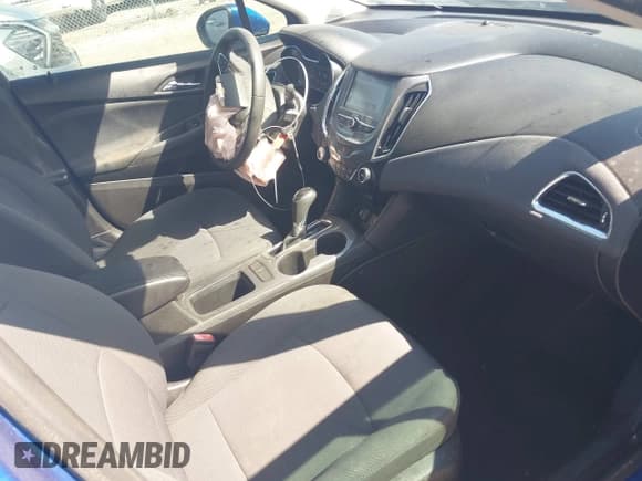 ✅ 2018 Chevrolet Cruze LT • VIN: 3G1BE6SM2JS655194 • Lot: 43293454. Listed on IAAI with 119,903 mi. Free auction sales archive from the USA and detailed vehicle history report at DreamBid. Image 5.