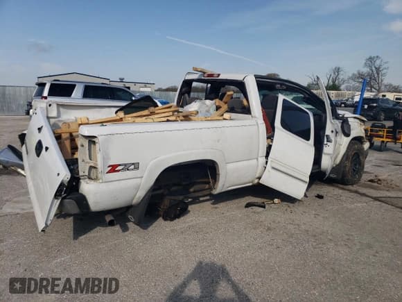 ✅ 2006 Chevrolet Silverado 1500 LT2 • VIN: 1GCEK19B86Z284394 • Лот: 53501605. Опубликован ранее на Copart с пробегом 183 600 миль. Бесплатный доступ к архиву аукционных продаж из США и подробный отчёт об истории автомобиля на DreamBid. Изображение 3.
