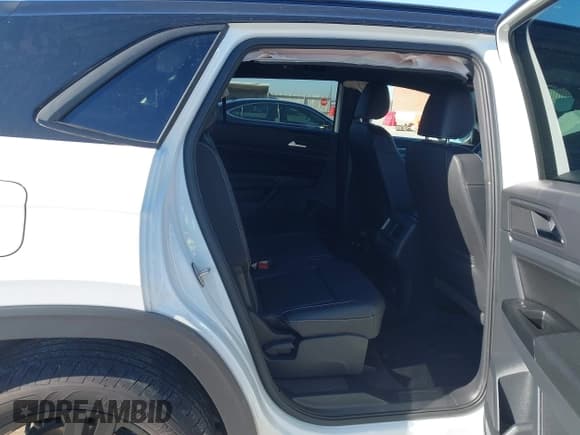 ✅ 2020 Volkswagen Atlas SE • VIN: 1V26E2CA1LC224018 • Lot: 41483941. Wystawiony na IAAI z przebiegiem 23 983 mil. Bezpłatny archiwum sprzedaży aukcyjnych z USA i szczegółowy raport historii pojazdu na DreamBid. Zdjęcie 8.