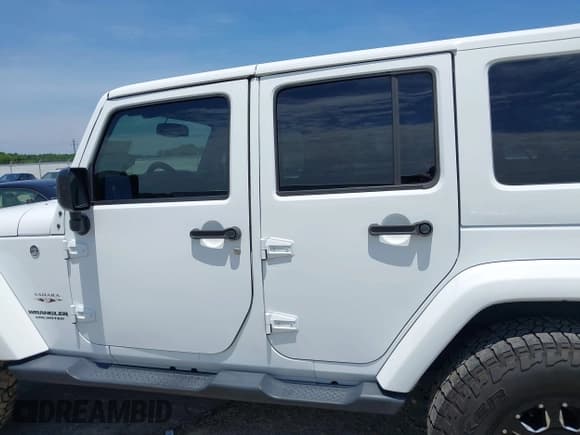 ✅ 2017 Jeep Wrangler Unlimited Sahara • VIN: 1C4BJWEG3HL646965 • Lot: 42788030. Listed on IAAI with 147,061 mi. Free auction sales archive from the USA and detailed vehicle history report at DreamBid. Image 14.