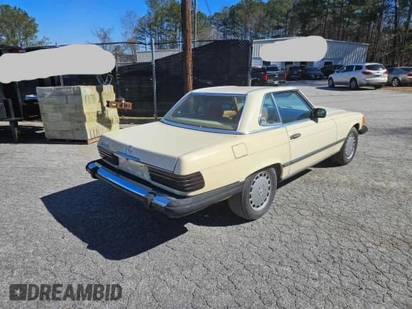 ✅ 1987 Mercedes-Benz 560 SL • VIN: WDBBA48D5HA061899 • Lot: 45910515. Wystawiony na Copart z przebiegiem 68 293 mil. Bezpłatny archiwum sprzedaży aukcyjnych z USA i szczegółowy raport historii pojazdu na DreamBid. Zdjęcie 4.