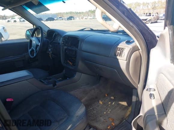 ✅ 2003 Ford Explorer XLS • VIN: 1FMZU72K73ZB11658 • Lot: 41126068. Listed on IAAI with 328,037 mi. Free auction sales archive from the USA and detailed vehicle history report at DreamBid. Image 5.