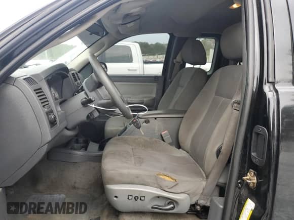 2006 Dodge Dakota SLT z VIN 1D7HE42N16S702822, wystawiony jako Copart lot #44034175 z przebiegiem 141 509 mil mil oraz Szkoda całkowita • Salvage title. Historia ofert i sprzedaży dostępna na DreamBid. Obrazek 7.