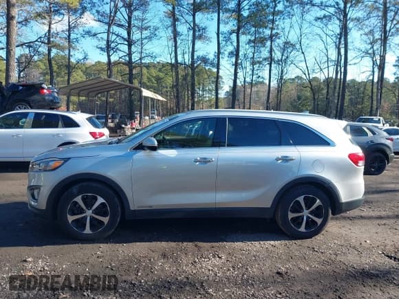 ✅ 2016 Kia Sorento EX • VIN: 5XYPHDA55GG175678 • Lot: 43906570. Listed on IAAI with 136,590 mi. Free auction sales archive from the USA and detailed vehicle history report at DreamBid. Image 14.