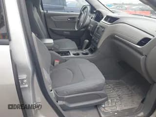 ✅ 2014 Chevrolet Traverse LS • VIN: 1GNKRFED5EJ118874 • Lot: 43522989. Wystawiony na IAAI z przebiegiem 157 619 mil. Bezpłatny archiwum sprzedaży aukcyjnych z USA i szczegółowy raport historii pojazdu na DreamBid. Zdjęcie 5.