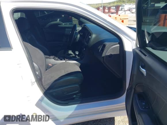 ✅ 2023 Dodge Charger R/T • VIN: 2C3CDXCT5PH700008 • Lot: 43481767. Wystawiony na IAAI z przebiegiem 23 951 mil. Bezpłatny archiwum sprzedaży aukcyjnych z USA i szczegółowy raport historii pojazdu na DreamBid. Zdjęcie 5.