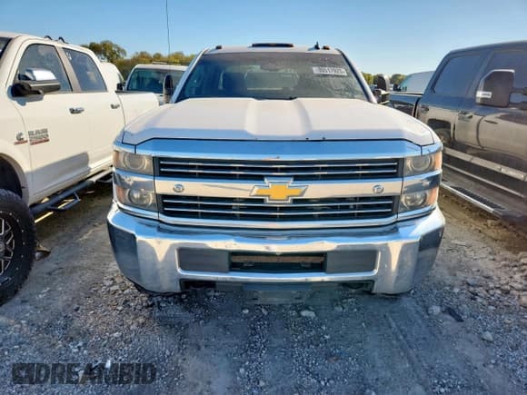 ✅ 2015 Chevrolet Silverado 2500HD LT • VIN: 1GC1KVEG3FF165208 • Lot: 90517925. Wystawiony na Copart z przebiegiem 311 427 mil. Bezpłatny archiwum sprzedaży aukcyjnych z USA i szczegółowy raport historii pojazdu na DreamBid. Zdjęcie 5.