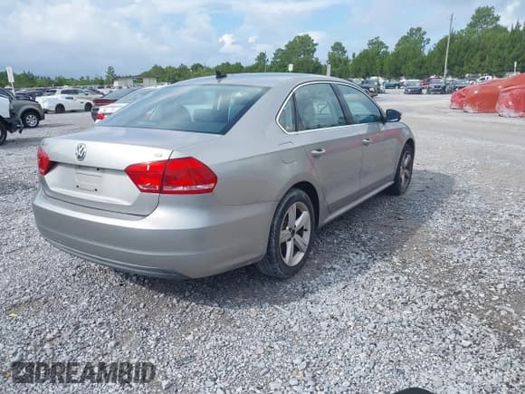 ✅ 2013 Volkswagen Passat SE • VIN: 1VWBP7A32DC009080 • Лот: 42497133. Опубликован ранее на IAAI с пробегом 177 743 миль. Бесплатный доступ к архиву аукционных продаж из США и подробный отчёт об истории автомобиля на DreamBid. Изображение 4.