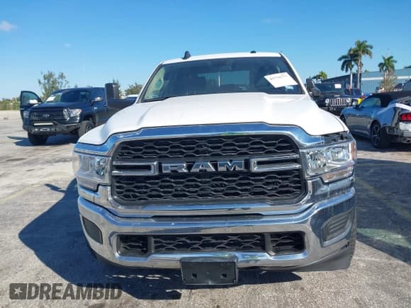 ✅ 2019 Ram 2500 Tradesman • VIN: 3C6UR4HJXKG643411 • Lot: 43776777. Wystawiony na IAAI z przebiegiem 226 002 mil. Bezpłatny archiwum sprzedaży aukcyjnych z USA i szczegółowy raport historii pojazdu na DreamBid. Zdjęcie 6.